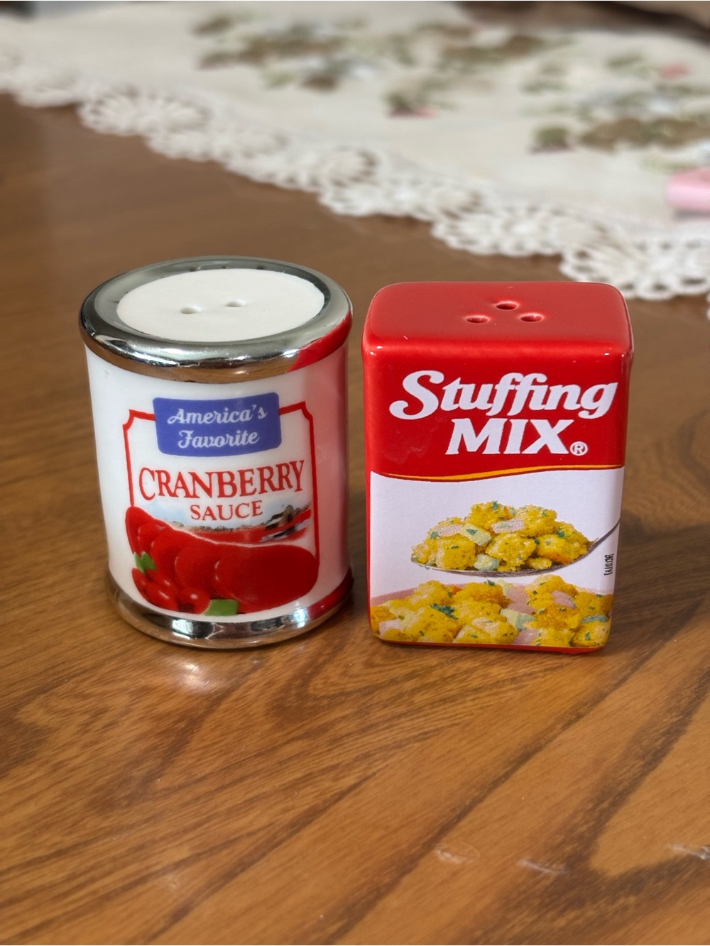 Thanksgiving Cranberry Sauce & Stuffing Mix Salt Pepper Shakers –Novelty Holiday